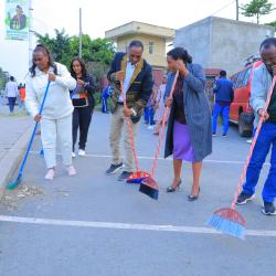 Badooshshinke biinfillenkeeti,biinfillinke mittimmankeeti, ayirrado dukko Faantaye Kebbede.